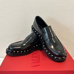 Valentino Garavani Men's Rockstud Mocassin Loafers in Black, Size 41, New in Box